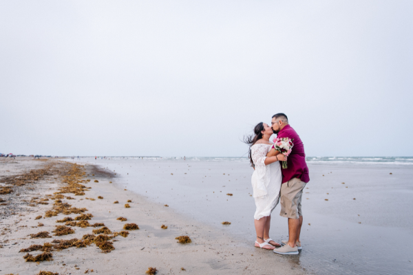 2 Couple being married under an oak tree with Everlasting Elopement's Small Ceremony package